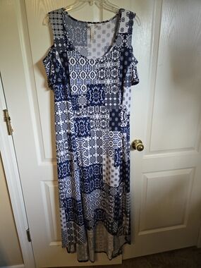 Navy & White Cold-Shoulder High-Low Dress - 1X